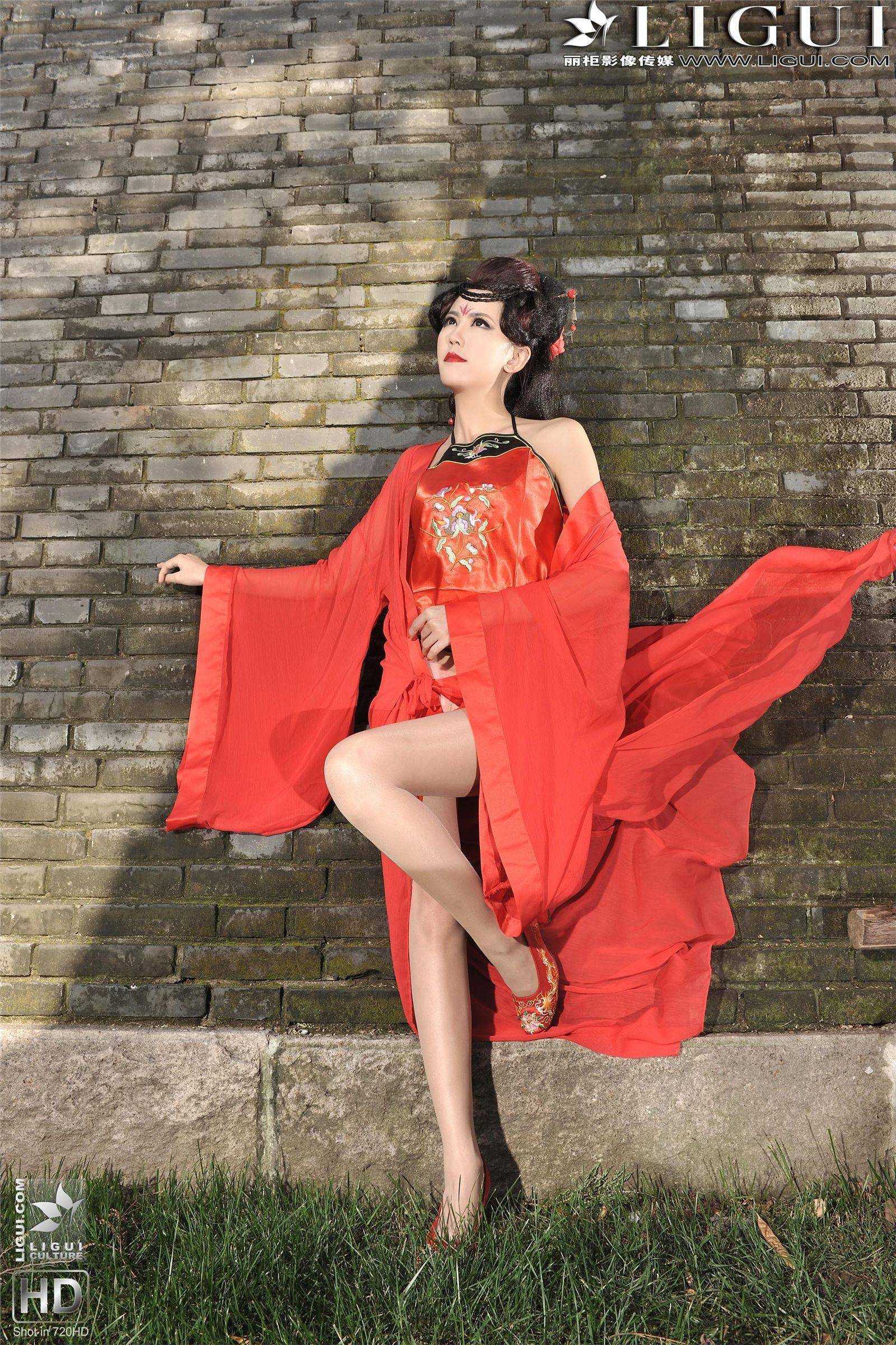 [Ligui丽柜]130207 Model 可馨 性感丝袜美女图片